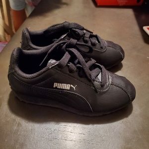 Black and silver pumas.